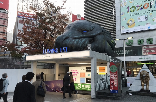 GODZILLA 怪獣惑星』新宿東口に新たなゴジラが突如出現。SNOWとの