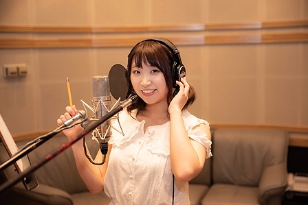 となりの吸血鬼さん 天野灯役として主題歌を歌唱する声優 篠原侑のインタビューが公開 Anime Recorder